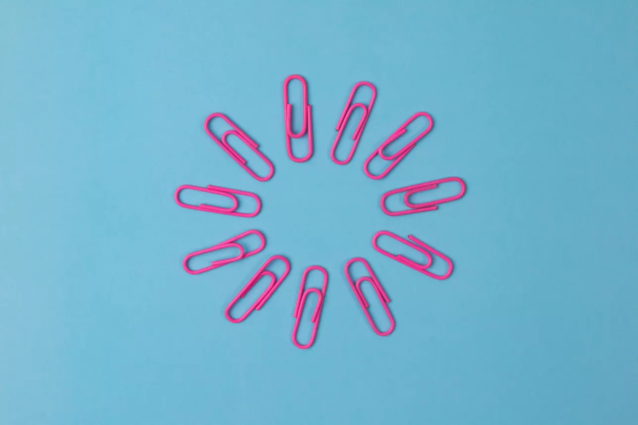 Paper clips in a circle. Photographer: Tamanna Rumee.
